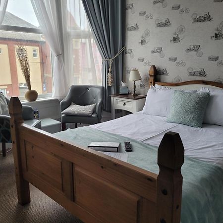 J'S Mayfair Guest House Blackpool Exteriör bild