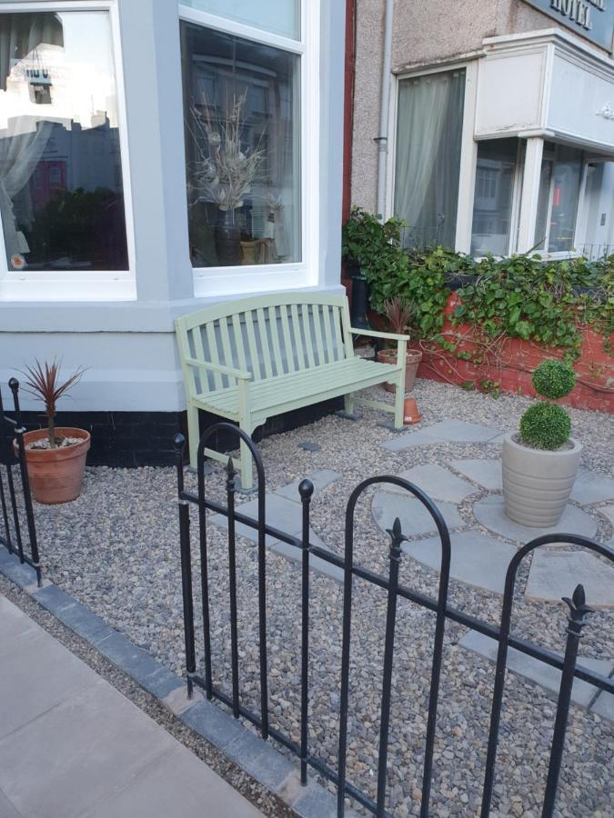 J'S Mayfair Guest House Blackpool Exteriör bild