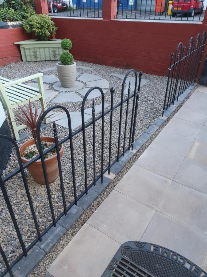 J'S Mayfair Guest House Blackpool Exteriör bild