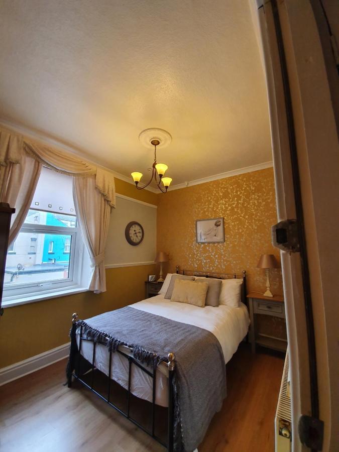 J'S Mayfair Guest House Blackpool Exteriör bild