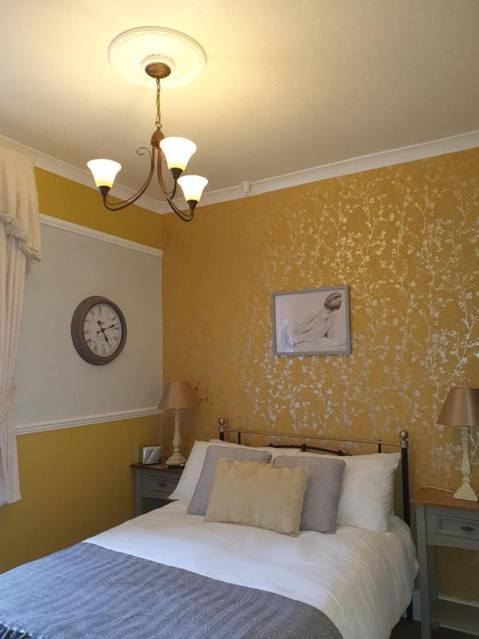 J'S Mayfair Guest House Blackpool Exteriör bild