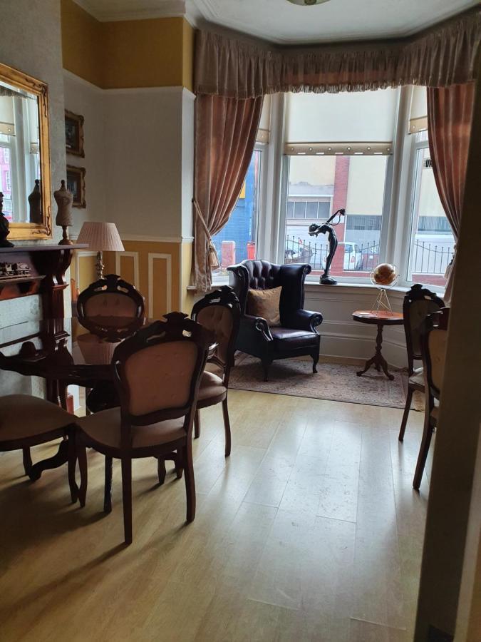 J'S Mayfair Guest House Blackpool Exteriör bild