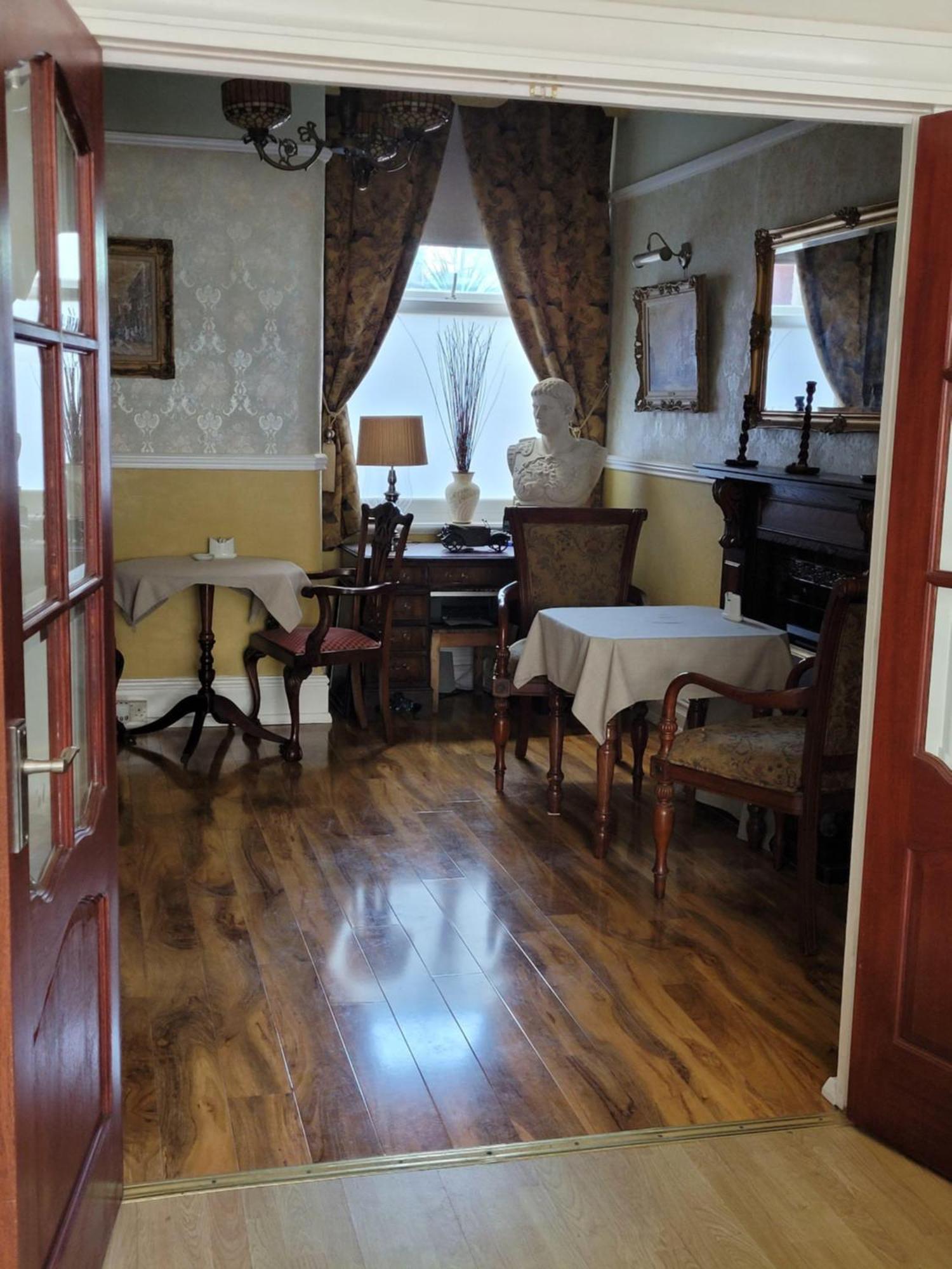 J'S Mayfair Guest House Blackpool Exteriör bild